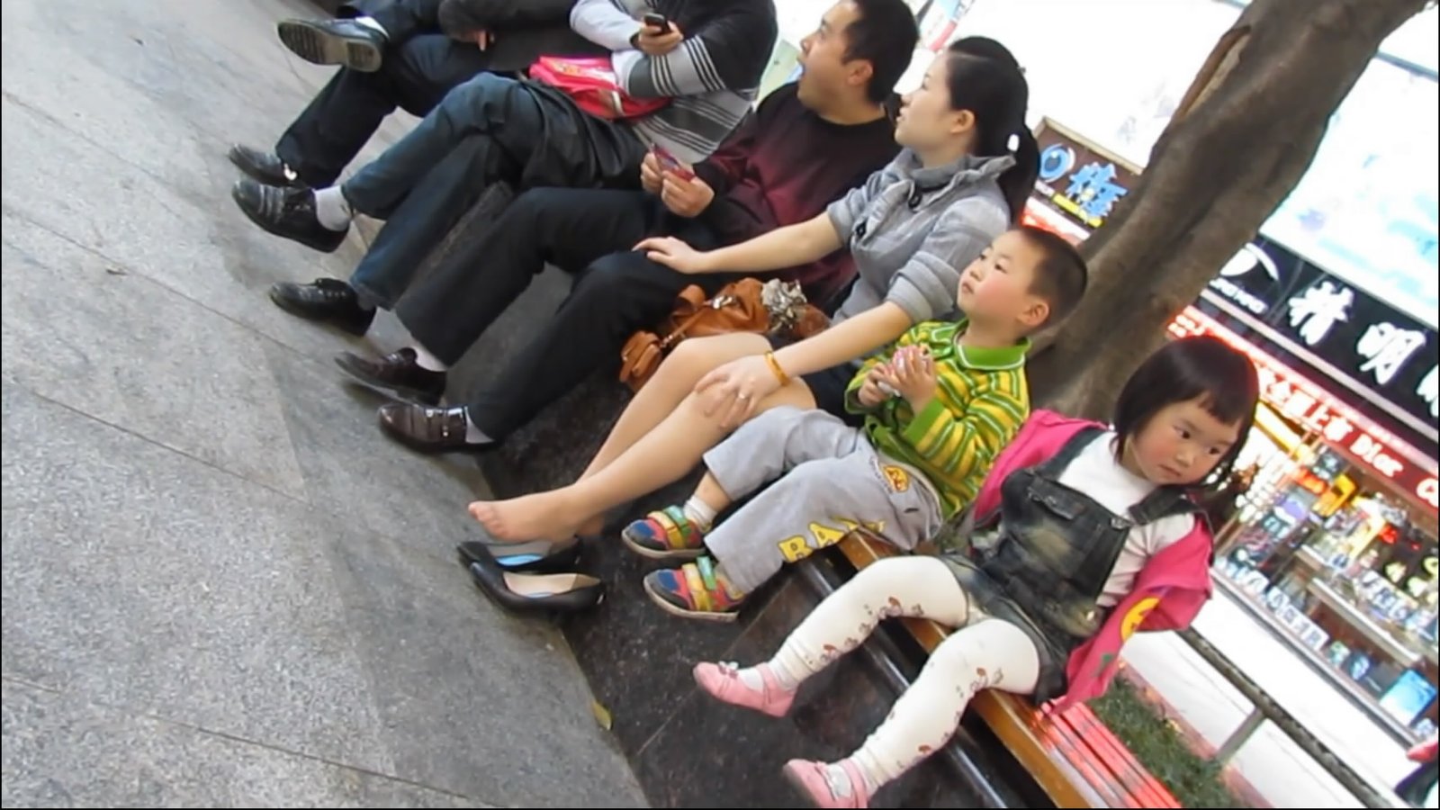 streetsnapshoep[00 01 15][20181209 203513 3]